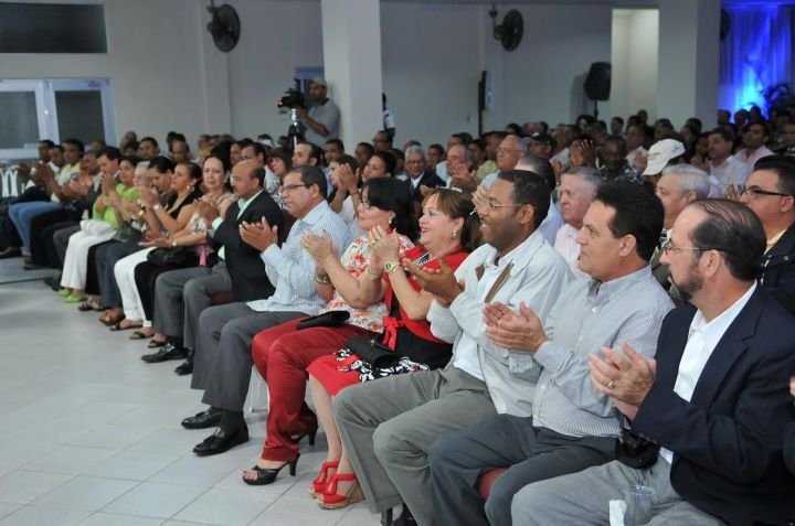 Publico asistente en Conferencia Ing Ramón Alburquerque en Moca